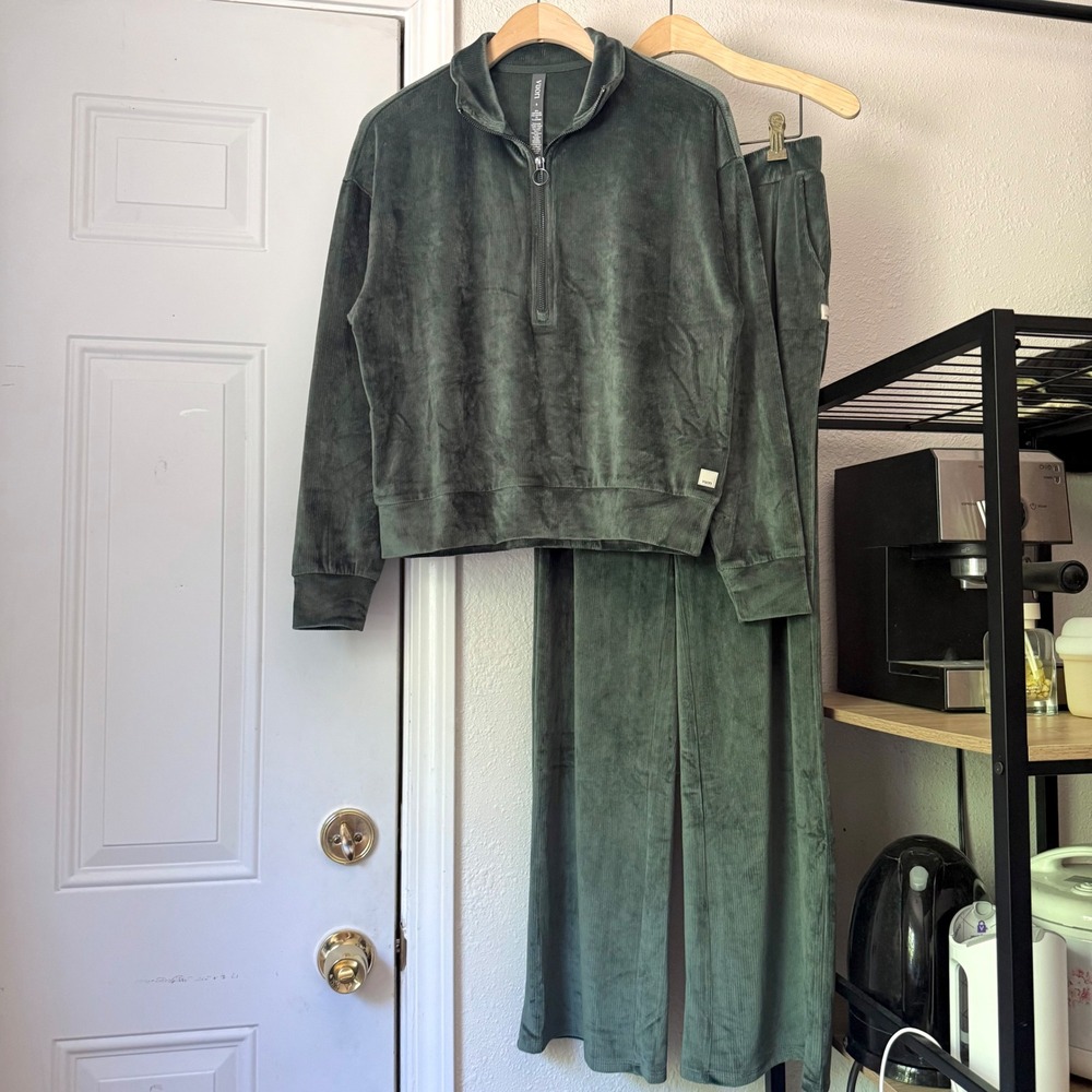 VUORI green velour velvet cropped full zip hoodie sweat pants sweat set